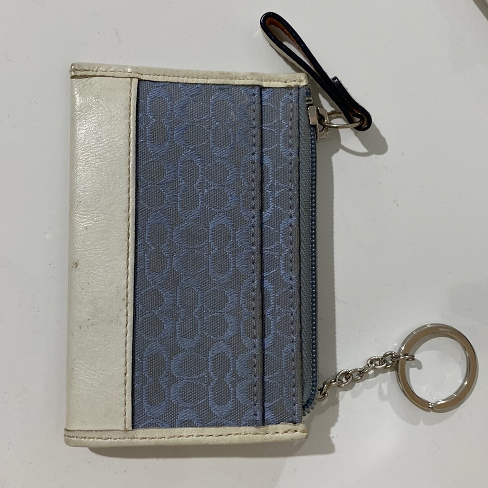 Vintage Coach coin purse/keychain “leatherware EST.1941”  Excellent condition.